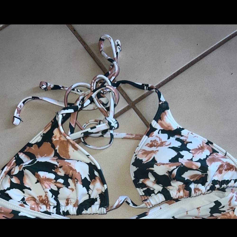 Abercrombie and Fitch women’s bikini top xsmall TOP ONLY - Picture 11 of 12